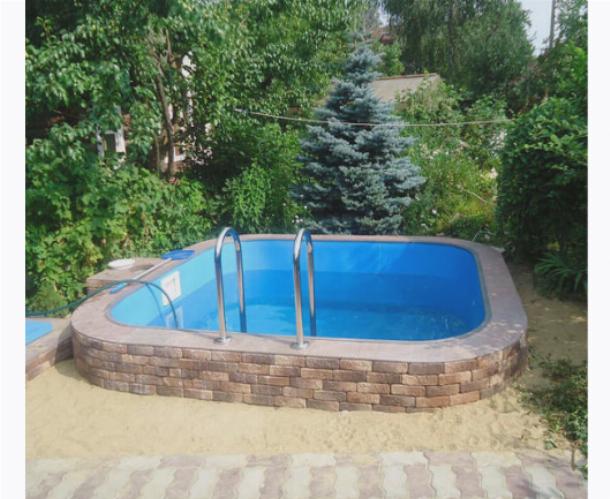 Бассейн с отделкой из декоративного кирпича Бассейн с отделкой из декоративного кирпича